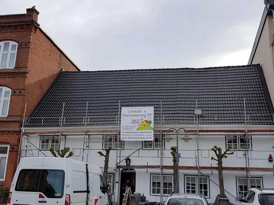 Neu beschichtetes Dach in Anthrazit am Dragseth’s Gasthof